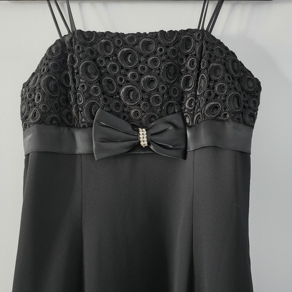 Aspeed Black Embroidered Chiffon Evening A-line Gown Size 4 - Picture 2 of 5